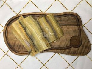 Снапсы с томатом и базиликом: Угорь вяленый