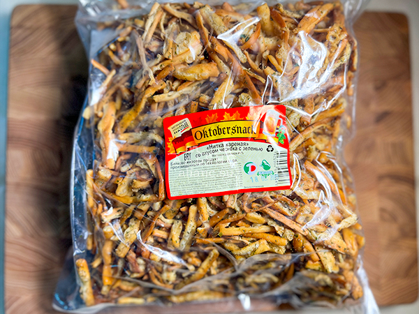 Нитка ЖАРЕНАЯ "Чеснок с зеленью" Oktobersnack 1 кг (сырный продукт) в Рыбинске
