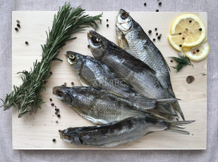 Ведро Ржаные гренки со вкусом Раки крабы (1 кг): Вобла вяленая астраханская крупная